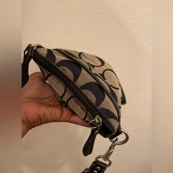 Coach, please check all picture of condition - Picture 7 of 17